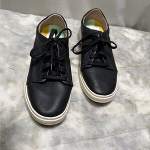 OLUKAI Pehuea Li 'ILI Women's Everyday Leather Sneakers Sz 7